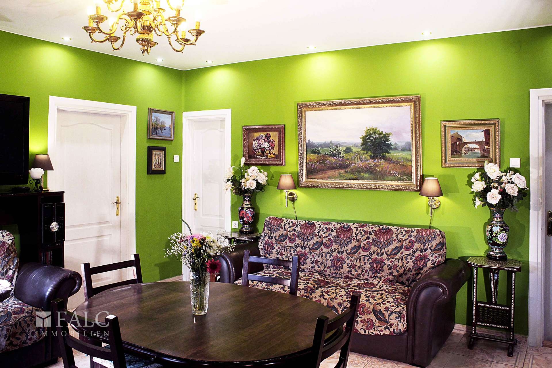 OWNER_S LIVING ROOM + KITCHEN